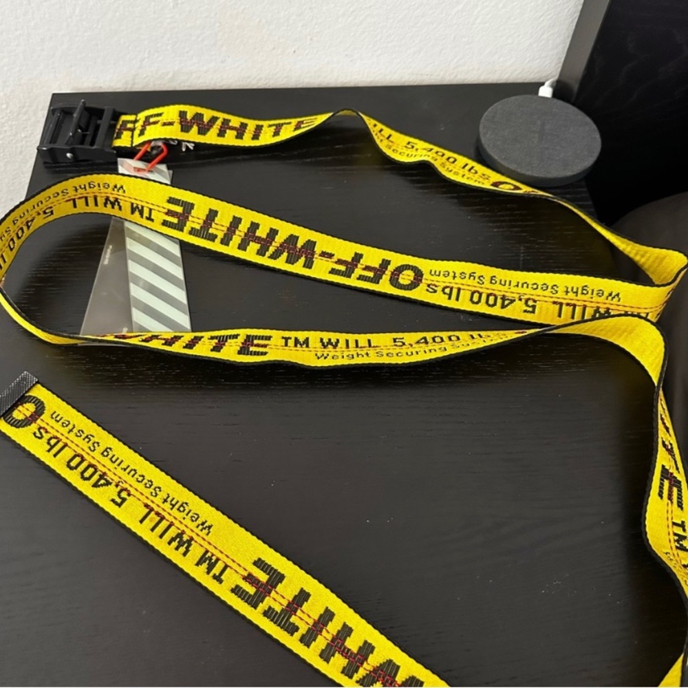 1 1/2" belt width 2 1/2" x 2" buckle
60% polyamide, 40% polyester


I